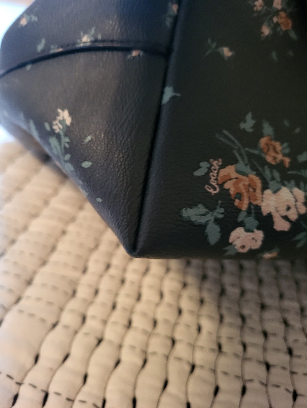 Coach Gallery Large Tote With Rose Bouqet Print - Picture 14 of 14